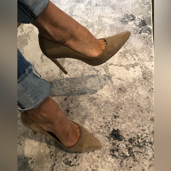 Authentic Stuart Weitzman  suede nude pump - Picture 1 of 7